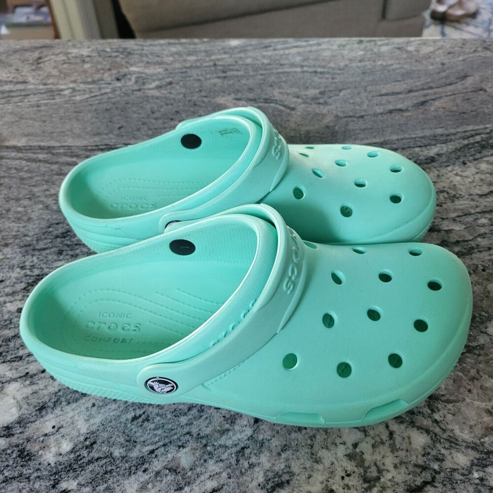 Crocs Unisex-Adult Classic Mint Green  Clog Mens 6 Women’s   8 Slip On - Picture 3 of 5